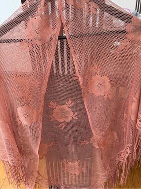Floral Mesh Shawl in Dusty Rose